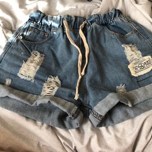 High waisted tied shorts